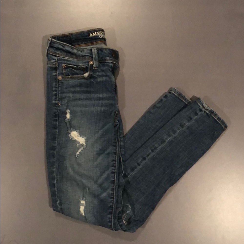 📚 Distressed American Eagle Jeans
